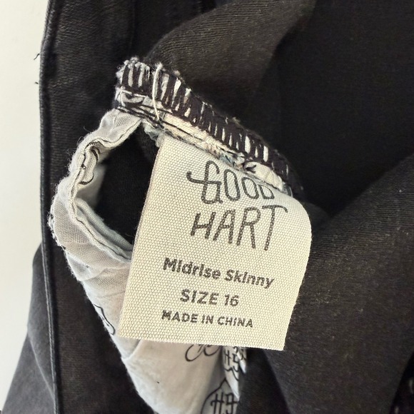 GOOD HART Midrise Skinny Jeans Womens Size 16 Black Wash Distressed Raw Hem - Picture 10 of 12